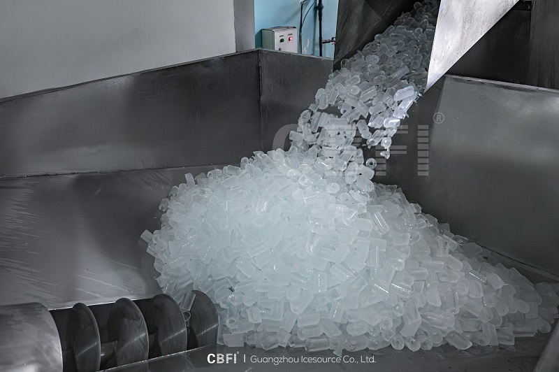 Clear, crack-free tube ice produced by CDF machine